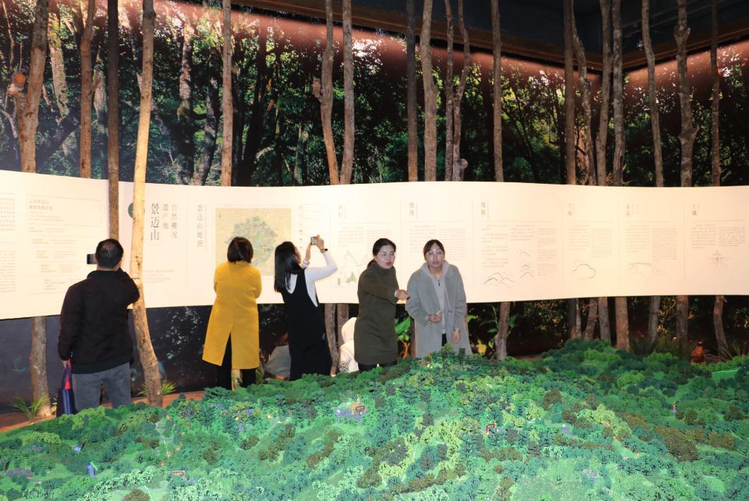 F:\2024.1.14-1.18-澜沧、孟连寒假社会调研\修图\2024.1.15-蜂王树、景迈山遗产展示中心、酒井乡勐根村、老达堡村\IMG_7472(20240115-214832).JPG